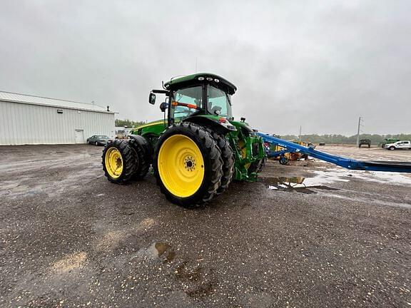 Image of John Deere 8260R equipment image 3
