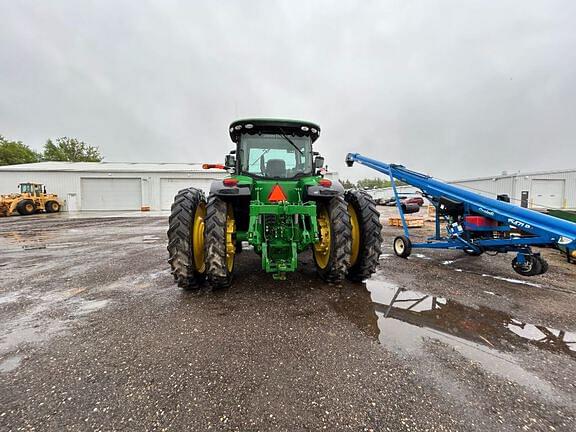 Image of John Deere 8260R equipment image 2