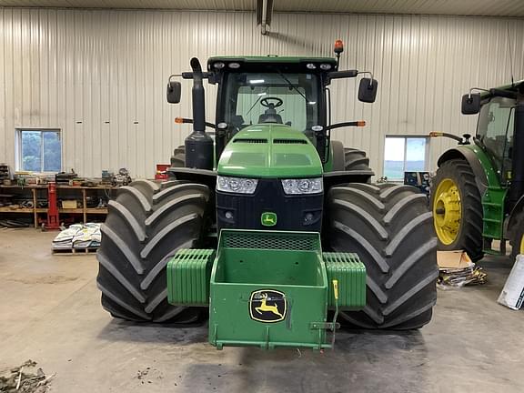 Image of John Deere 8260R equipment image 1