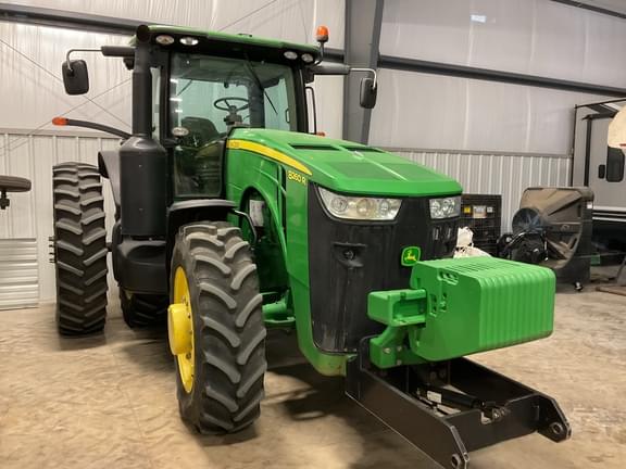 Image of John Deere 8260R Primary image