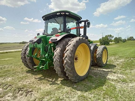 Image of John Deere 8260R equipment image 4