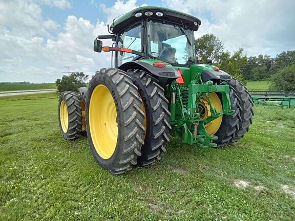 Image of John Deere 8260R equipment image 4