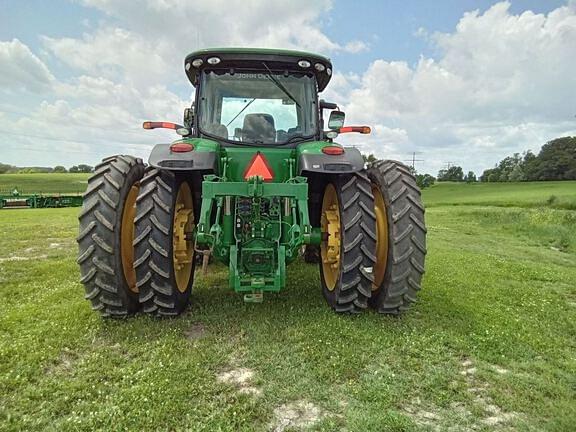 Image of John Deere 8260R equipment image 3