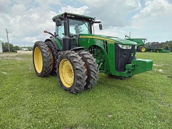 Image of John Deere 8260R Primary image