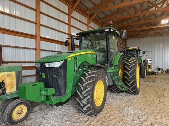 Image of John Deere 8260R Image 1