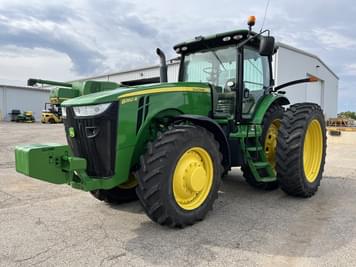 Main image John Deere 8260R