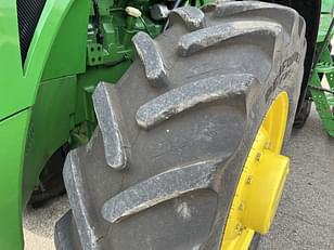 Main image John Deere 8260R 1