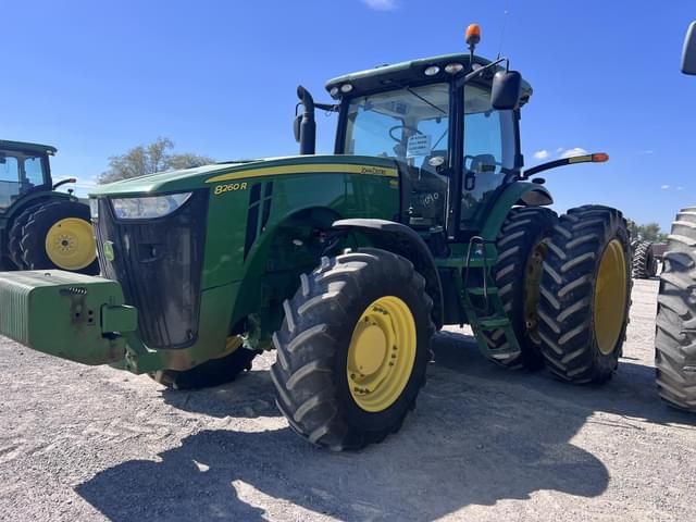 Image of John Deere 8260R equipment image 3