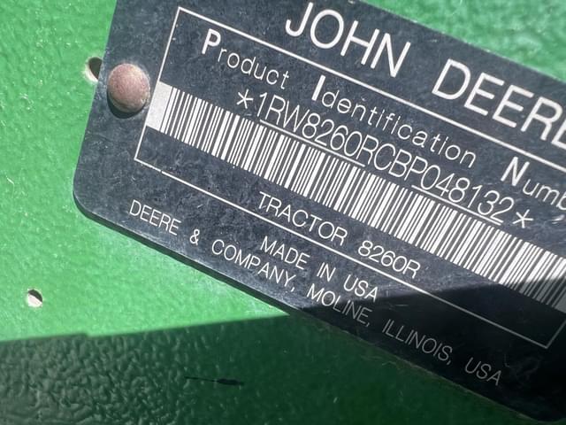 Image of John Deere 8260R equipment image 1