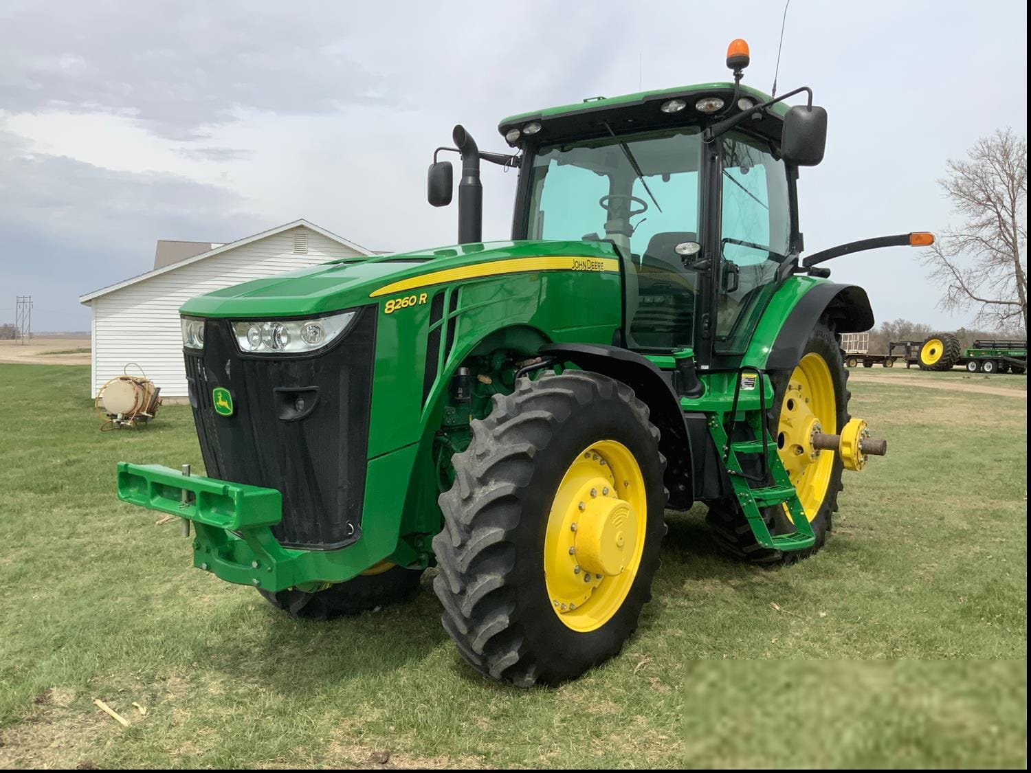 Main image John Deere 8260R