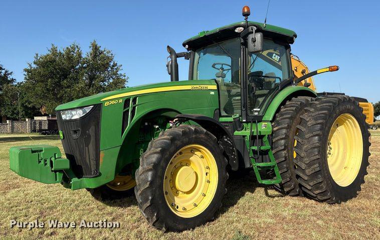 Image of John Deere 8260R Primary image