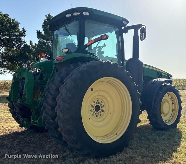Image of John Deere 8260R equipment image 4