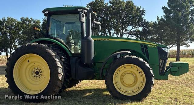 Image of John Deere 8260R equipment image 3