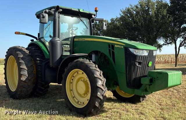 Image of John Deere 8260R equipment image 2