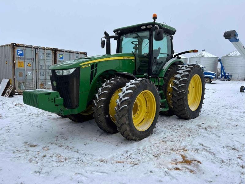 Main image John Deere 8260R