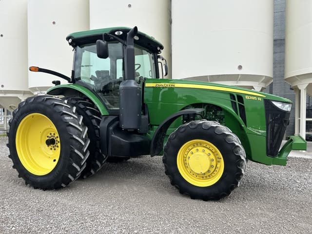 Image of John Deere 8285R equipment image 1