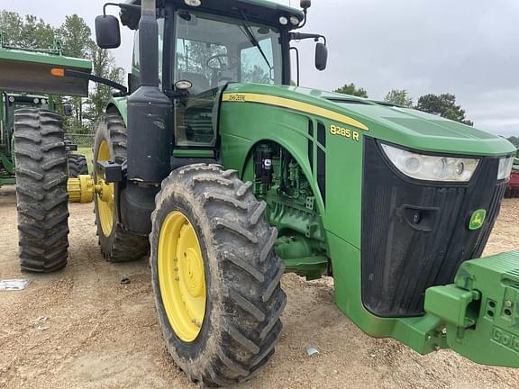 Image of John Deere 8285R equipment image 2