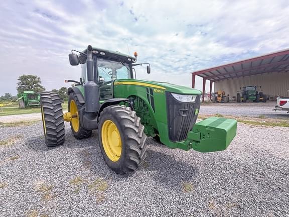 Image of John Deere 8285R equipment image 1