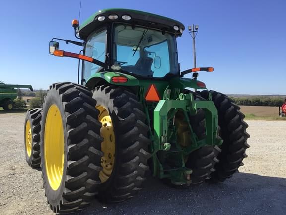 Image of John Deere 8285R equipment image 3