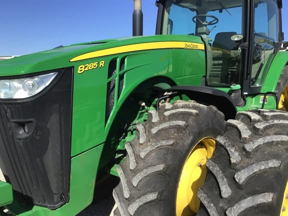 Image of John Deere 8285R equipment image 4