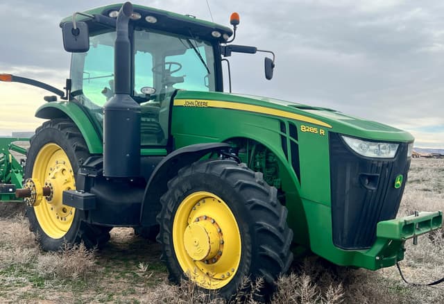 Image of John Deere 8285R equipment image 2