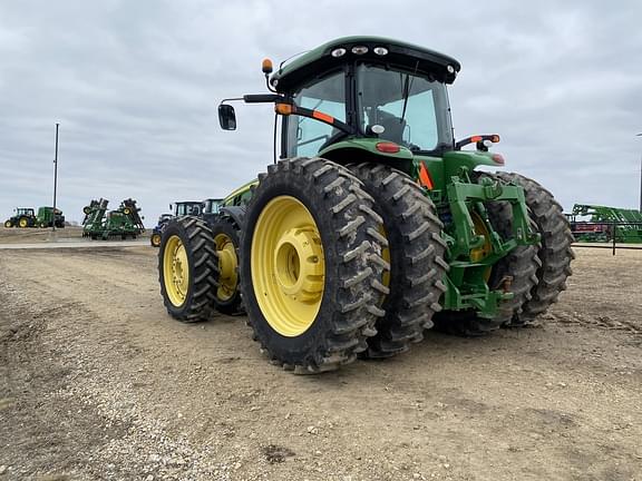Image of John Deere 8285R equipment image 2