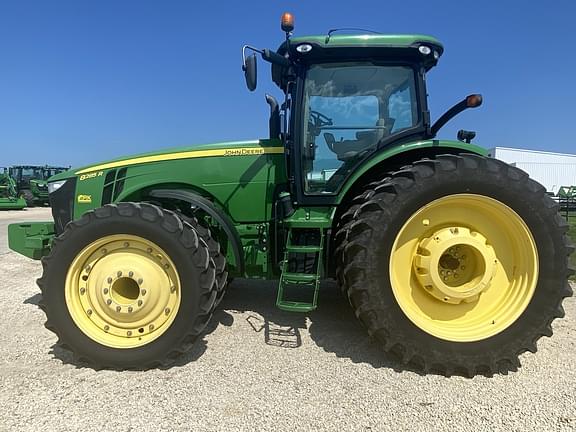 Image of John Deere 8285R equipment image 1