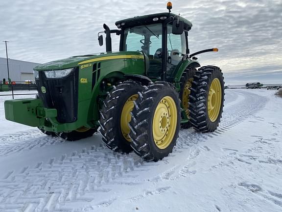 Image of John Deere 8285R equipment image 2