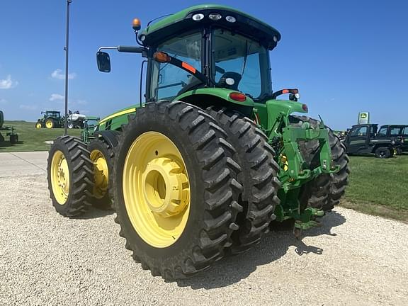Image of John Deere 8285R equipment image 2
