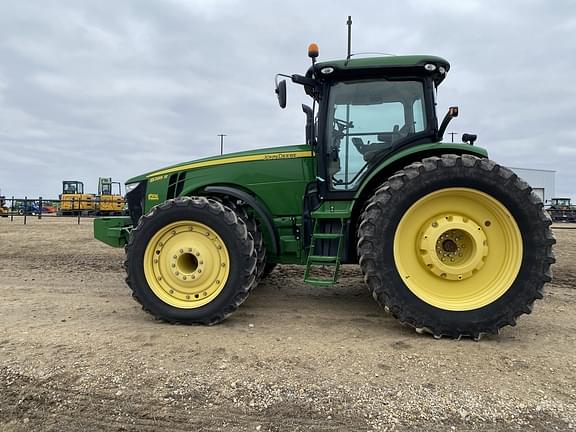 Image of John Deere 8285R equipment image 1
