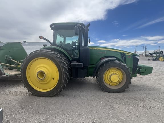 Image of John Deere 8285R equipment image 1