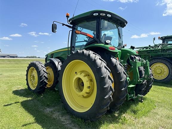 Image of John Deere 8285R equipment image 2