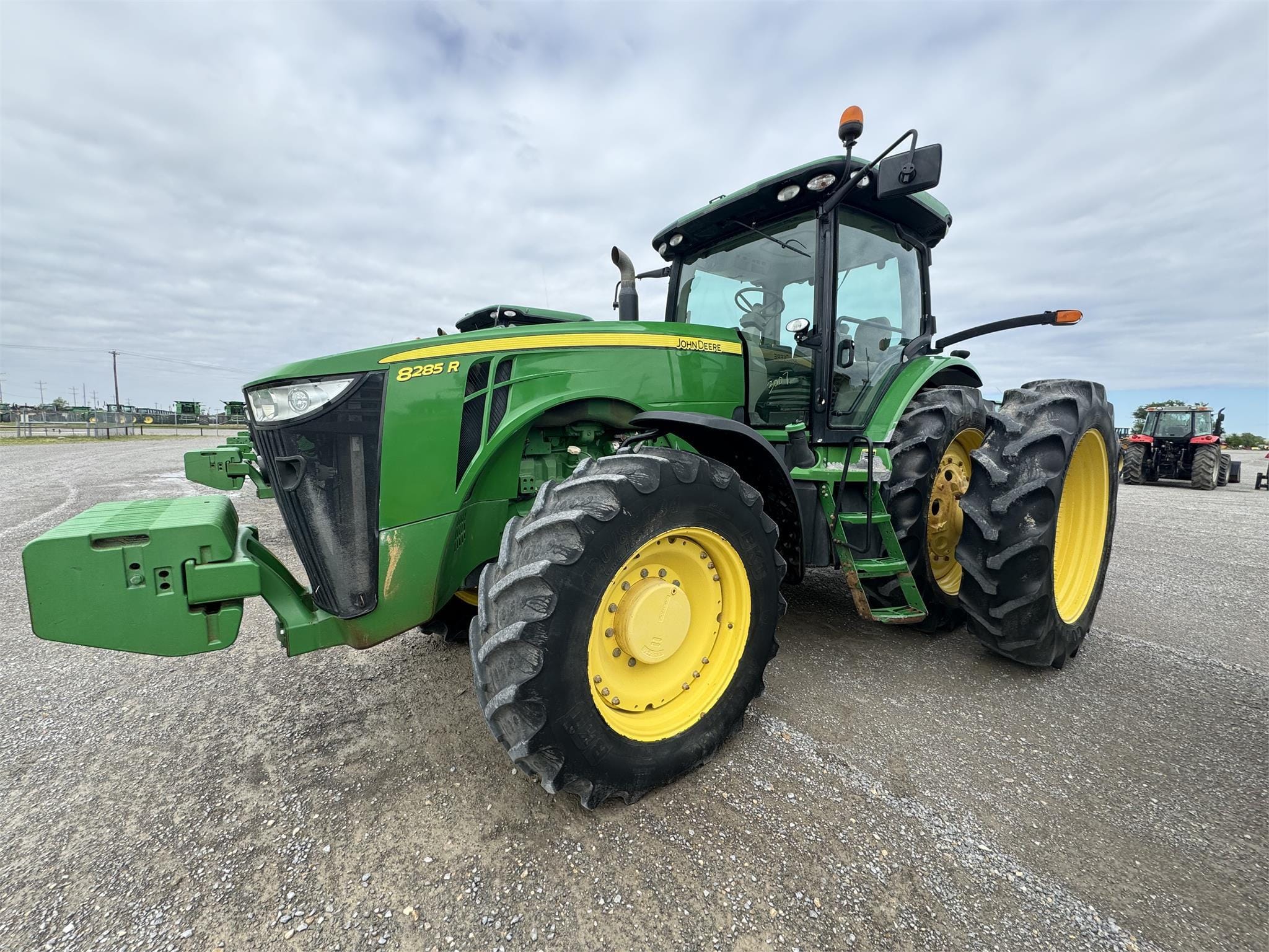 2011 John Deere 8285R Equipment Image0