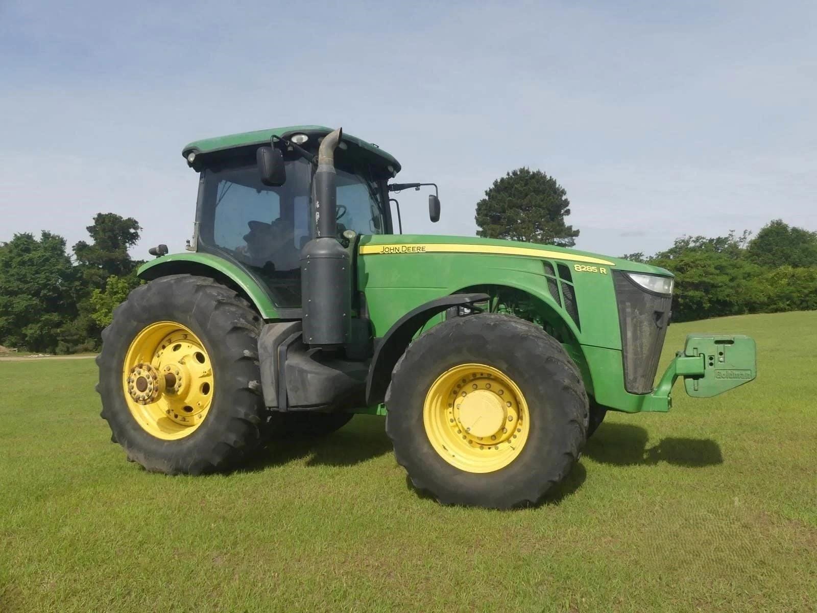 2011 John Deere 8285R Equipment Image0
