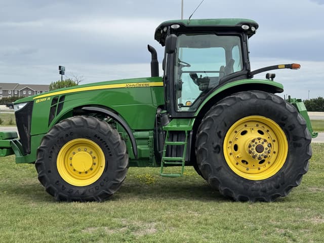 Image of John Deere 8285R equipment image 2