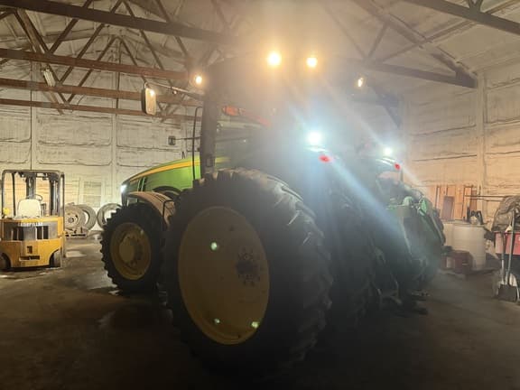 Image of John Deere 8285R equipment image 3