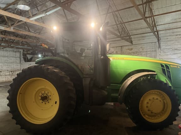 Image of John Deere 8285R equipment image 1