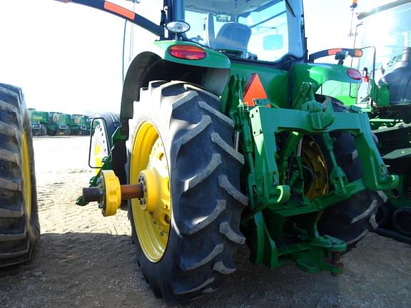 Image of John Deere 8285R equipment image 2