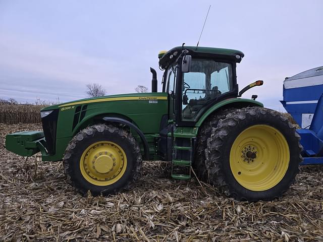 Image of John Deere 8285R equipment image 1