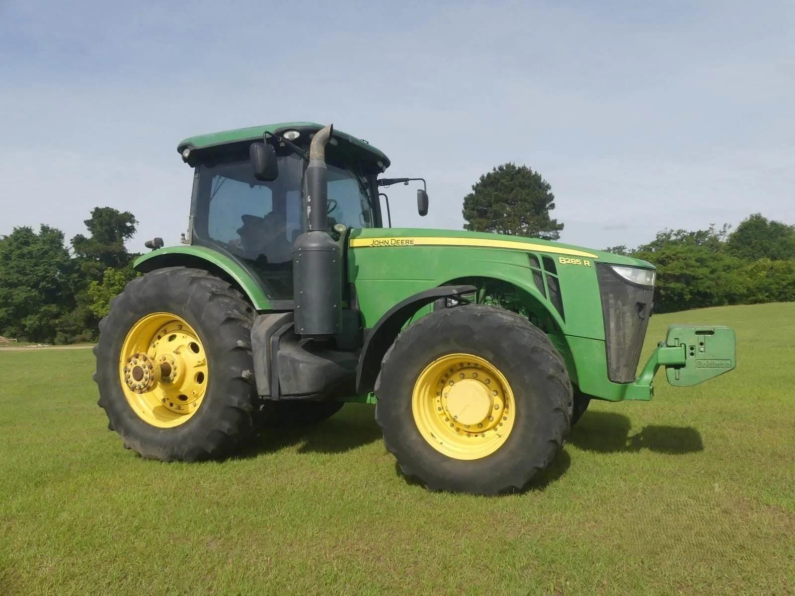 2011 John Deere 8285R Equipment Image0