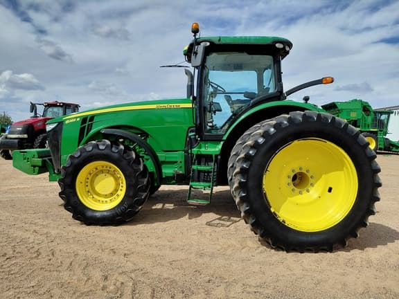 Image of John Deere 8285R equipment image 1