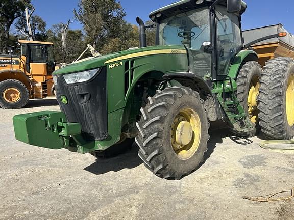 Image of John Deere 8285R equipment image 2