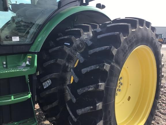 Image of John Deere 8285R equipment image 1