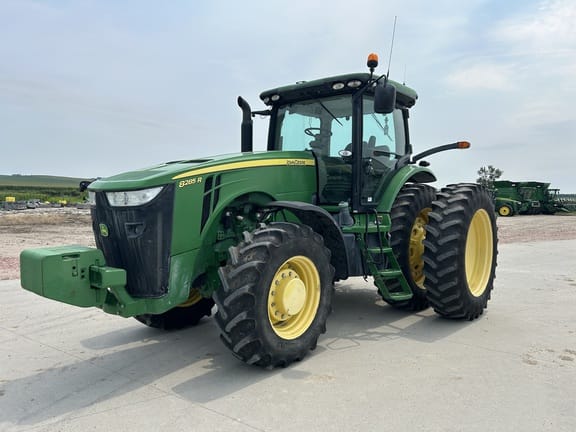 2011 John Deere 8285R Equipment Image0
