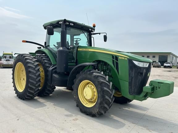 Image of John Deere 8285R equipment image 3