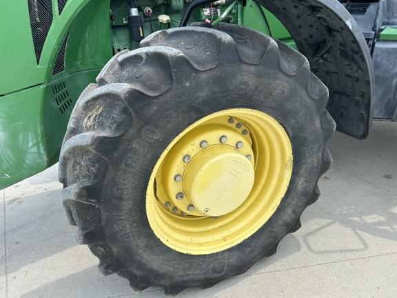 Image of John Deere 8285R equipment image 4
