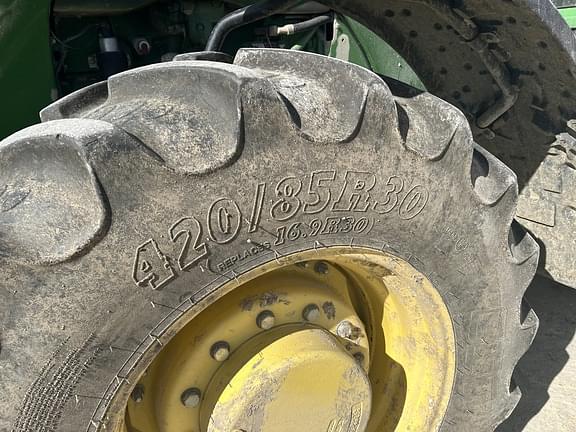 Image of John Deere 8285R equipment image 3