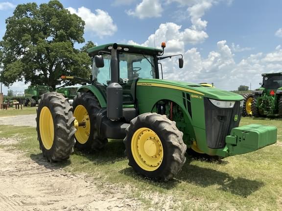 Image of John Deere 8285R equipment image 1