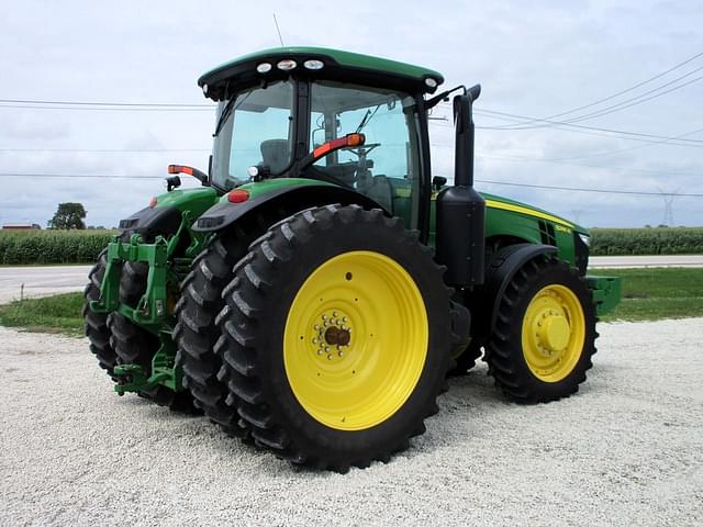 Image of John Deere 8285R equipment image 2