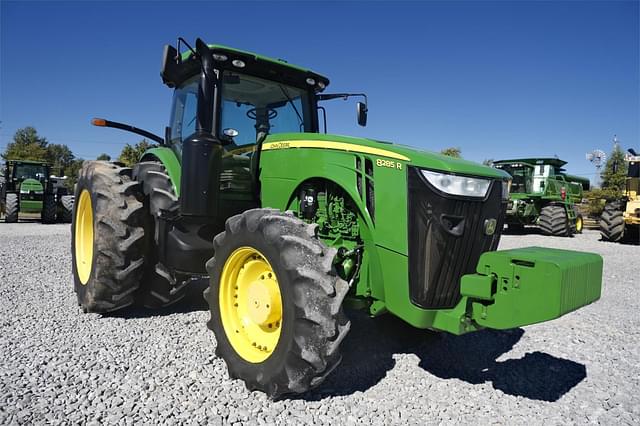 Image of John Deere 8285R equipment image 1